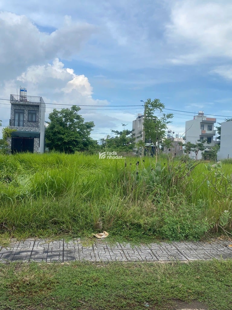 Đầu tư - 4 lô 2.4 tỷ - Phân lô 64m2 vuông - Đường nhựa 10m - 5 phút Vinhomes - Phát triển mạnh