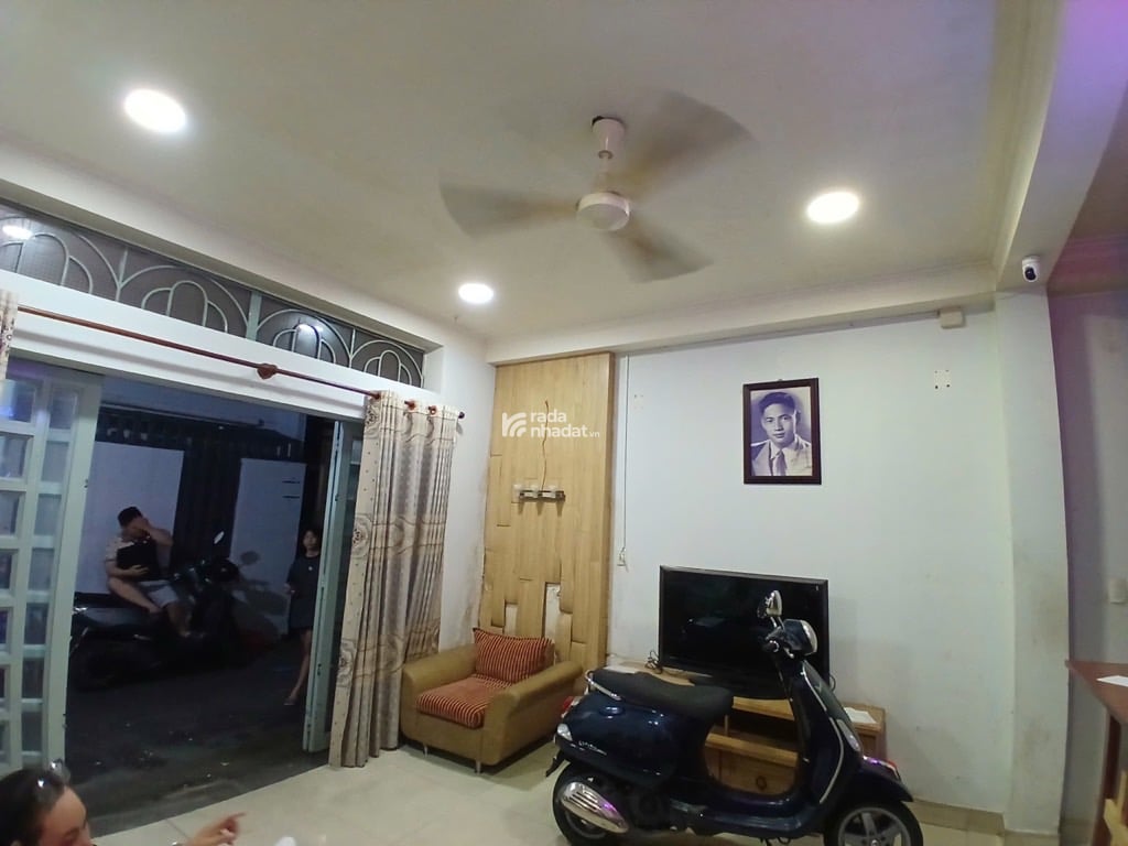 HẺM XE HƠI SÁT VÁCH. HOÀNG HOA THÁM, BÌNH THẠNH, 3 TẦNG MỚI Ở NGAY. GIẢM 550TR CHỈ CÒN 11T TL 