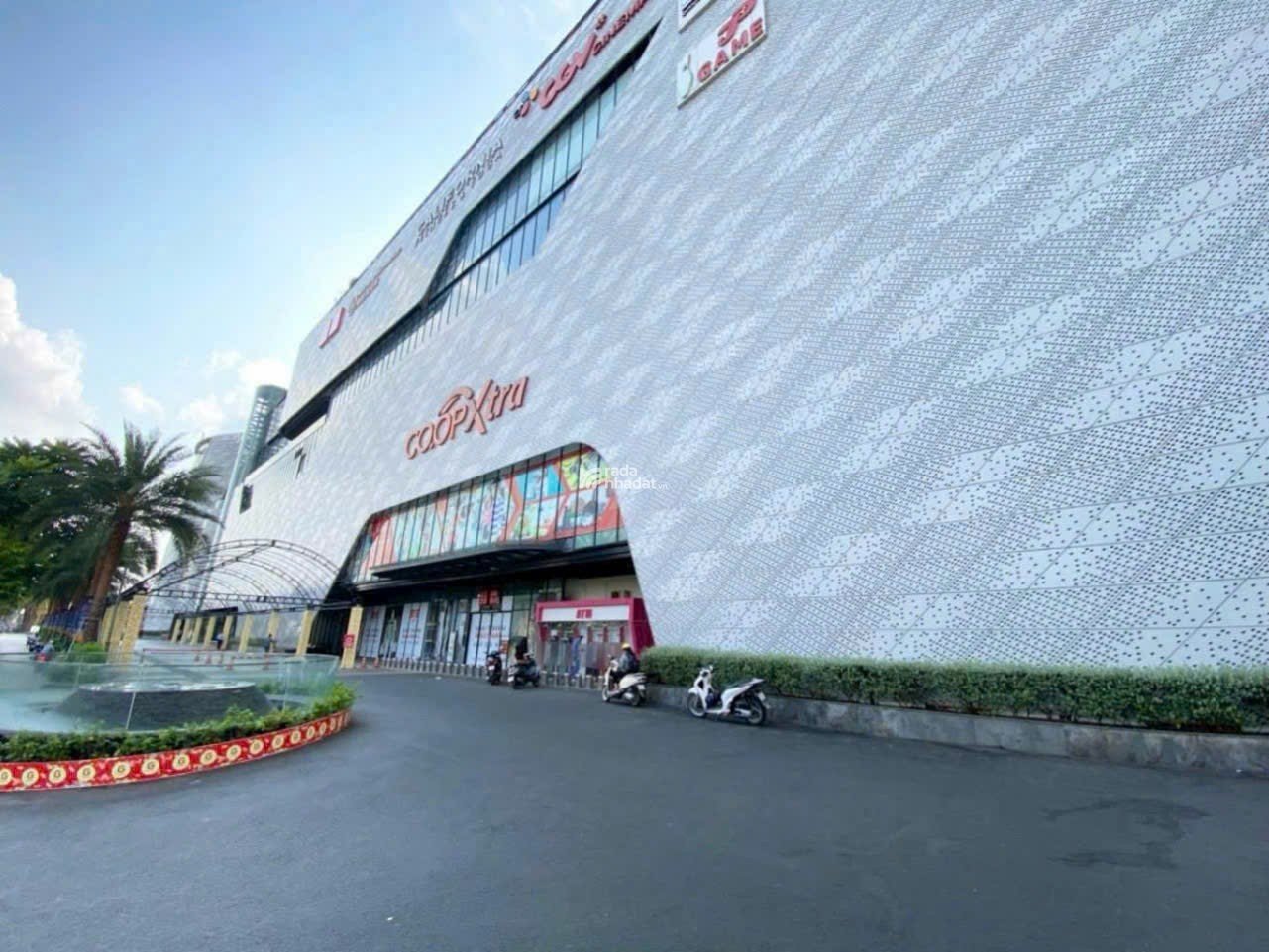 Bán nhà 4PN. 1T2L 72m2 ngang 6 đẹp - Ngày GiGamall, HBC, Hẻm xe hơi chỉ 5.55 tỷ TL