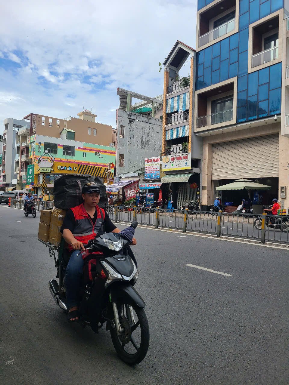 Mặt Tiền Nguyễn Chí Thanh - Q. 11, nhà mới xây 5 tầng, 59.4m2 DTS: 235m giá 15 tỷ TL