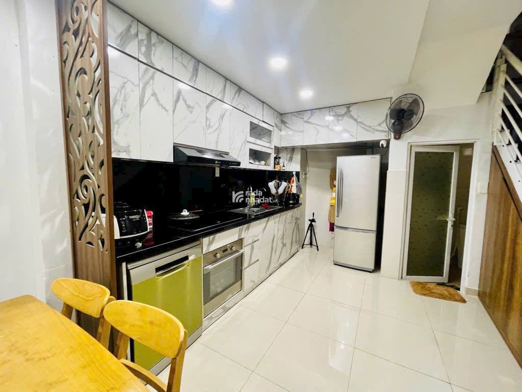NHÀ NÁT HẺM XE HƠI LÝ THUYẾT NỞ HẬU DÒNG TIỀN 6TR/TH 6.3 TỶ TL
