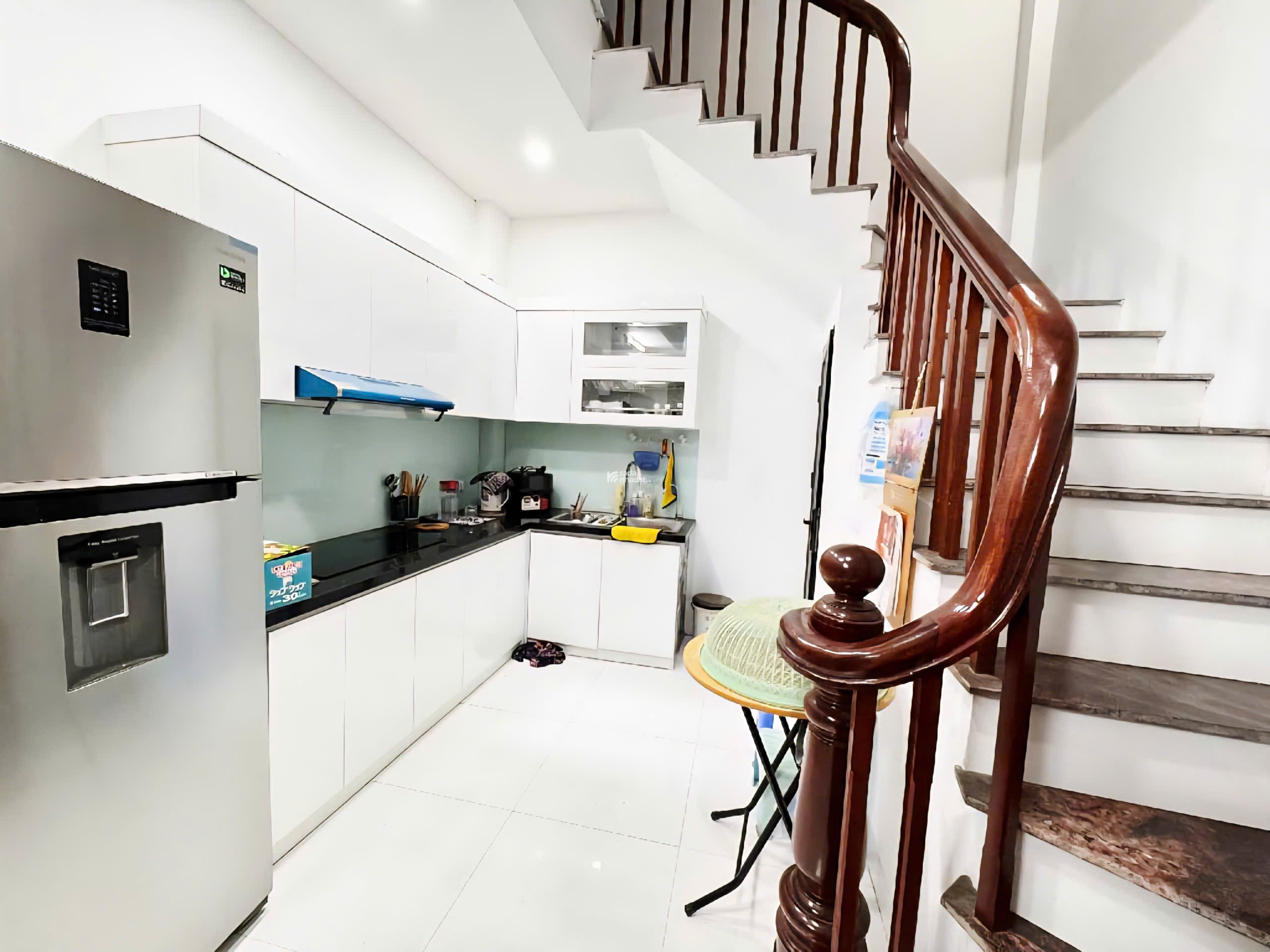 Hiếm nhà đẹp Hoàng Hoa Thám ngõ thông gần phố, ô tô đỗ cổng 42m2 x 5 tầng hơn 10 tỷ