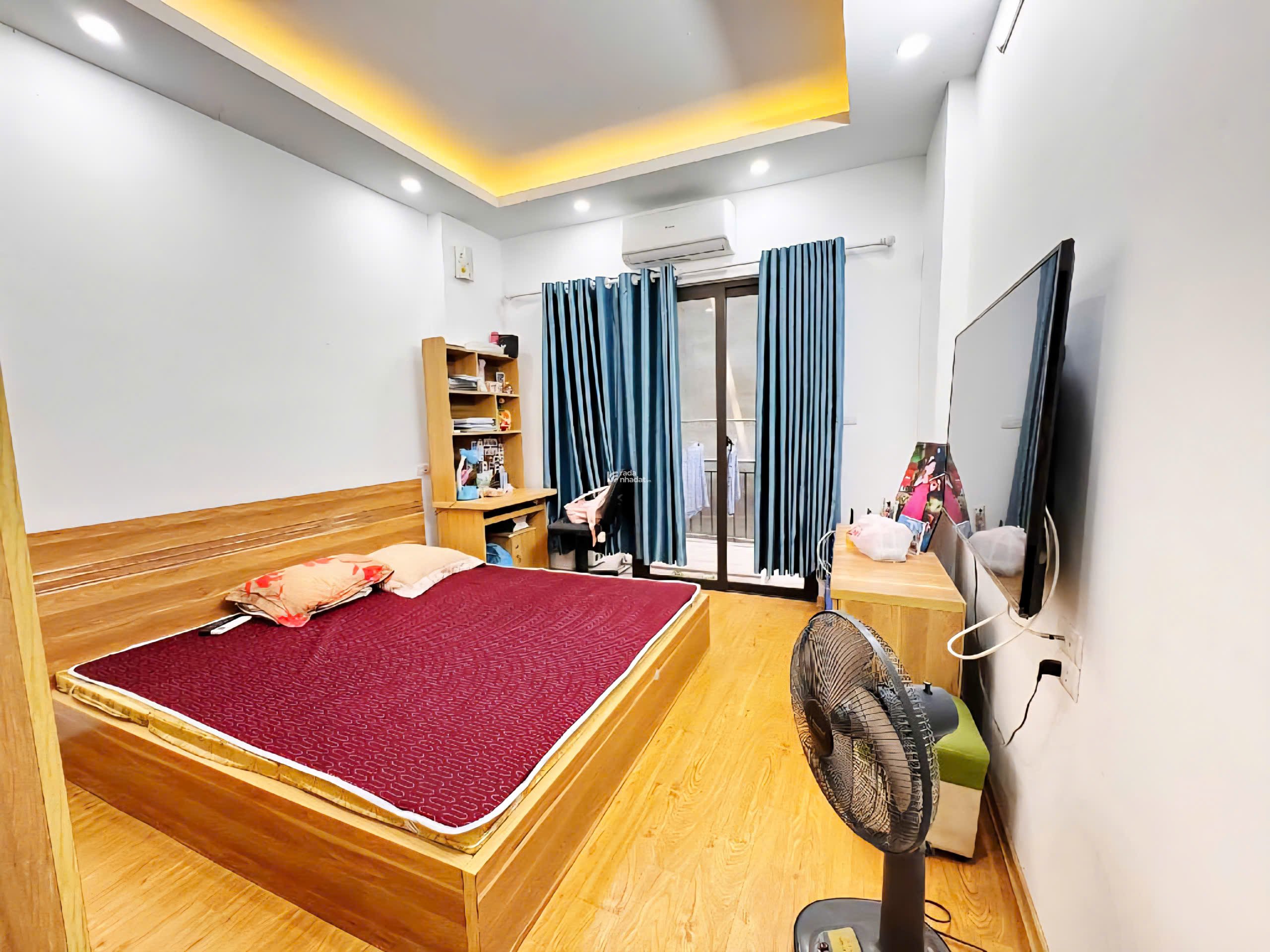 Hiếm nhà đẹp Hoàng Hoa Thám ngõ thông gần phố, ô tô đỗ cổng 42m2 x 5 tầng hơn 10 tỷ