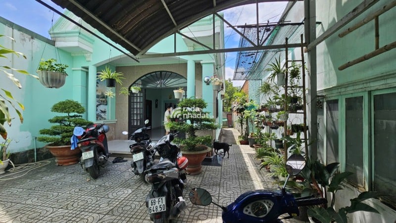 bán căn nhà mặt tiền 1080m2-cho thuê kinh doanh-có nhà vườn-thu nhập ổn định