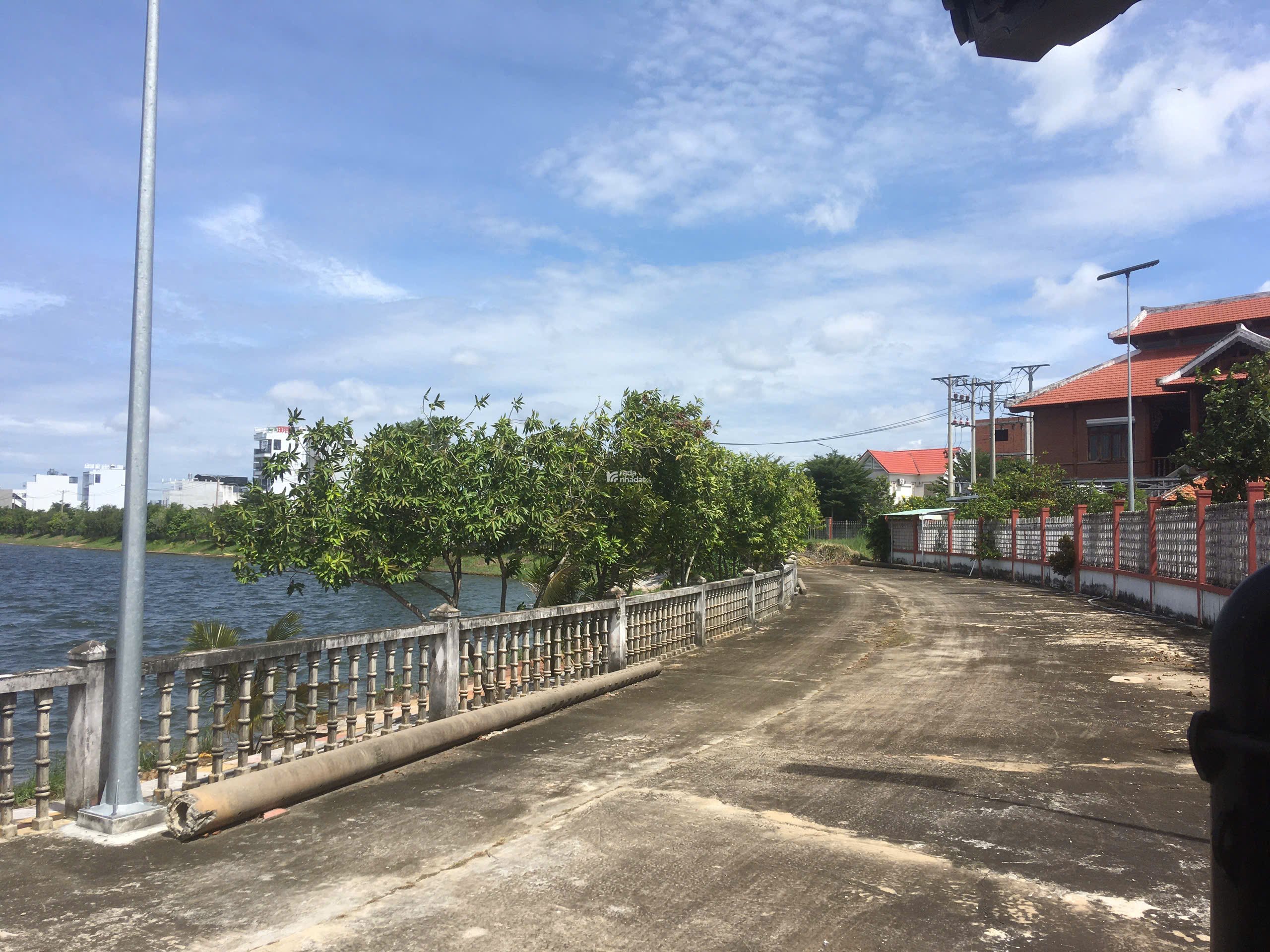 Đất nghỉ dưỡng, cần bán 1 lô 105m2, view hồ cực kì thích hợp để nghỉ dưỡng