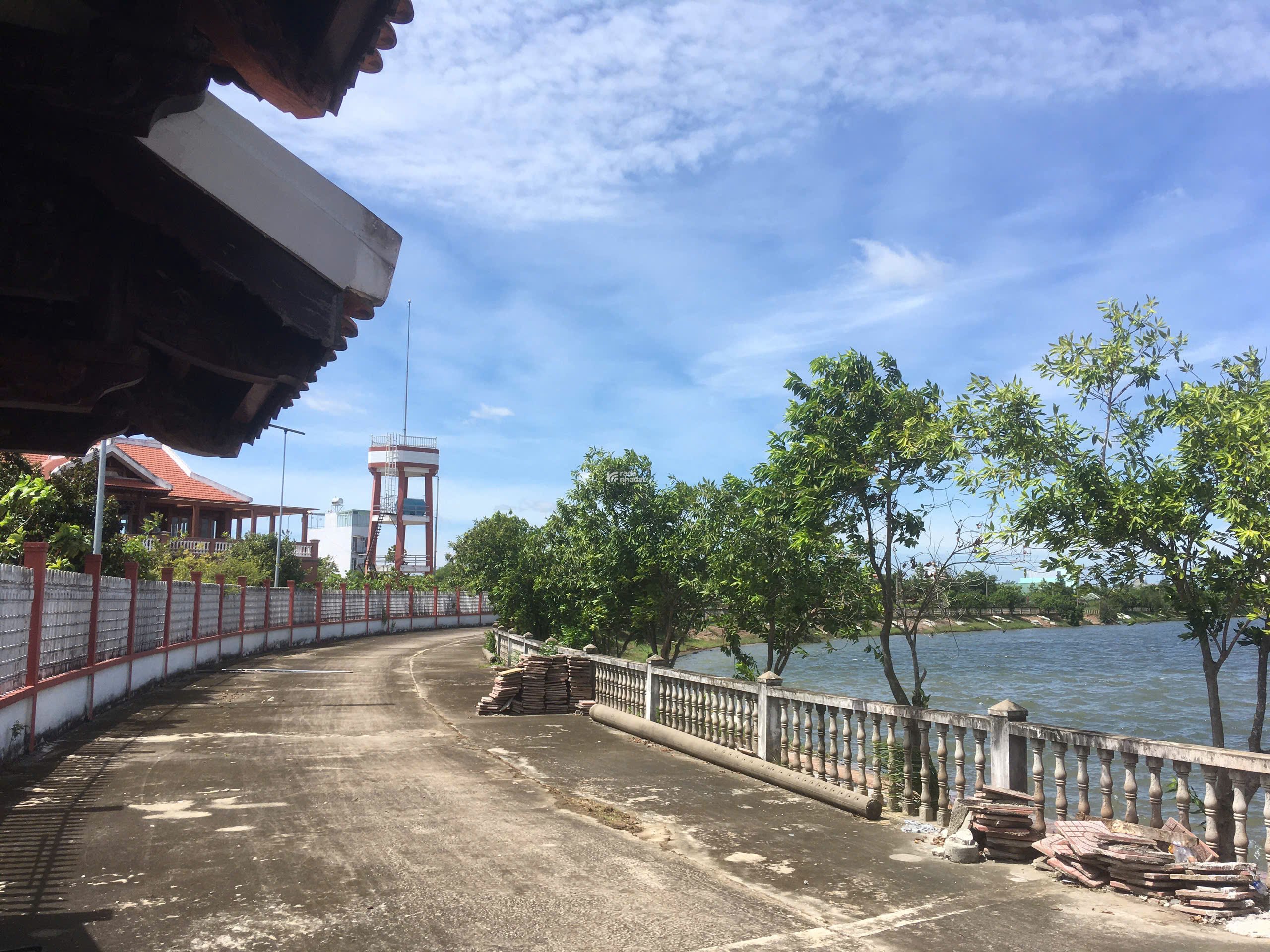 Đất nghỉ dưỡng, cần bán 1 lô 105m2, view hồ cực kì thích hợp để nghỉ dưỡng