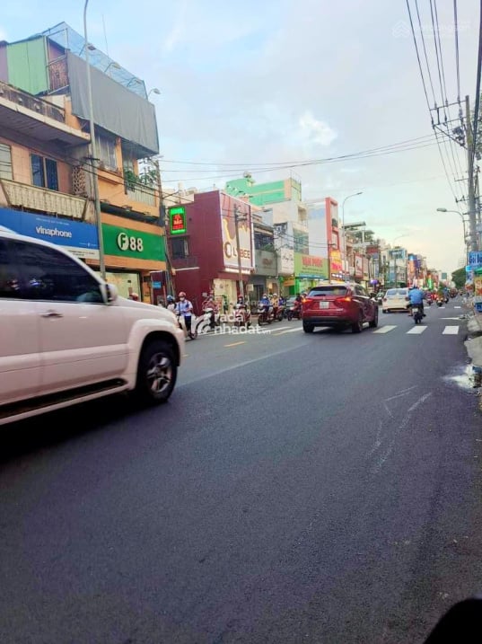 4x40m - Nhà mặt tiền sát Quận 10 - Đường lớn Lê Đại Hành - Gía 45 tỷ