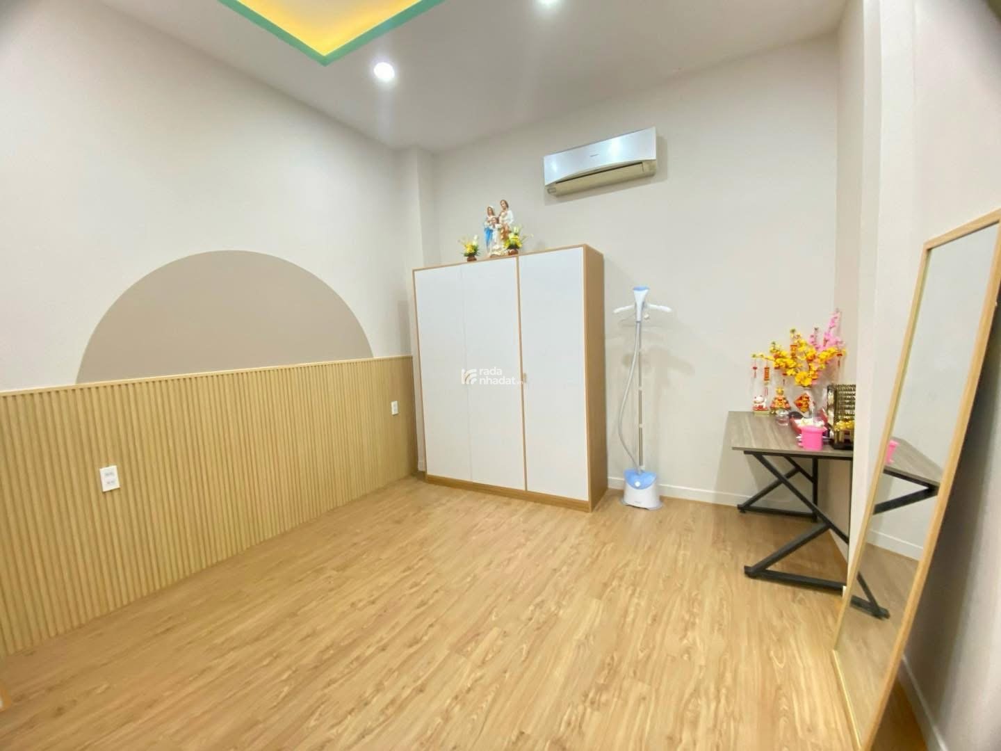 Cần tiền bán nhà Lê Quang Định Bình Thạnh 70m2 Giá 3ty120 lh Vân 