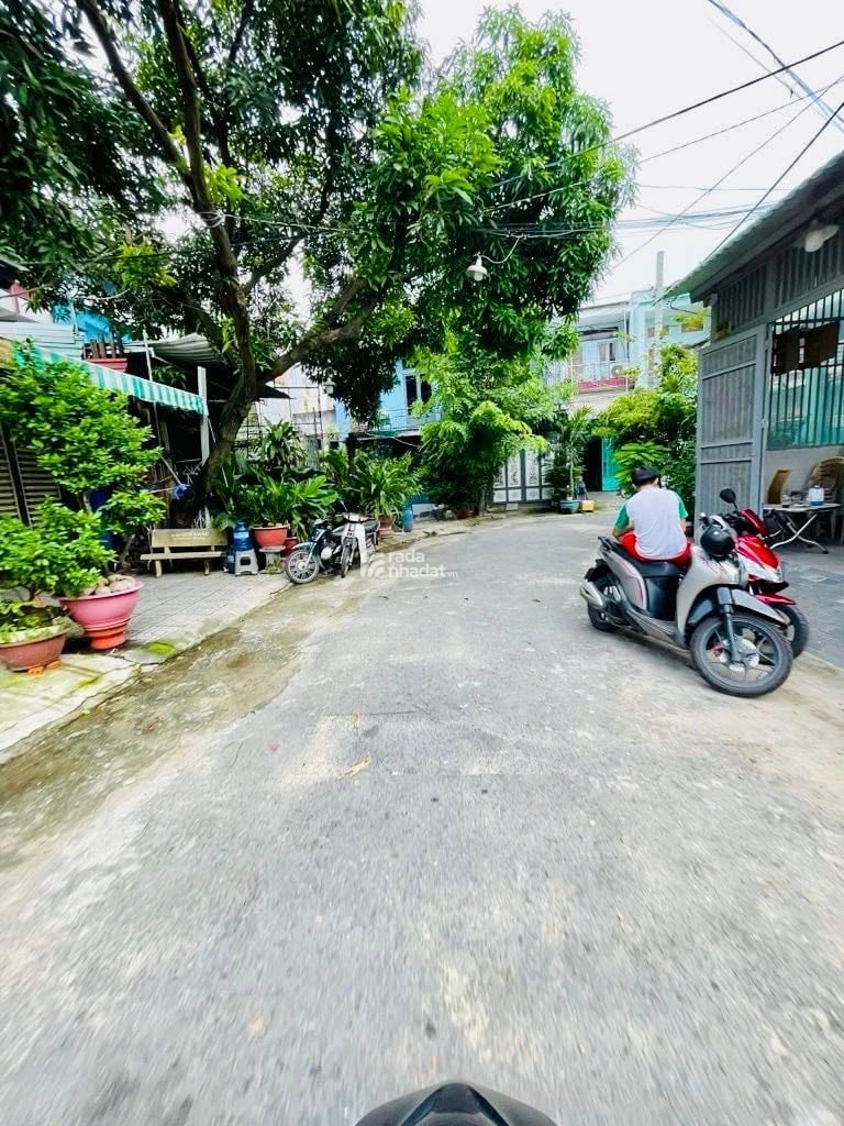 GIÁP ĐẦM SEN Q11 HẺM XE HƠI NHÀ ĐẸP 2 TẦNG 48M2 NHỈNH 5 TỶ ĐỒNG