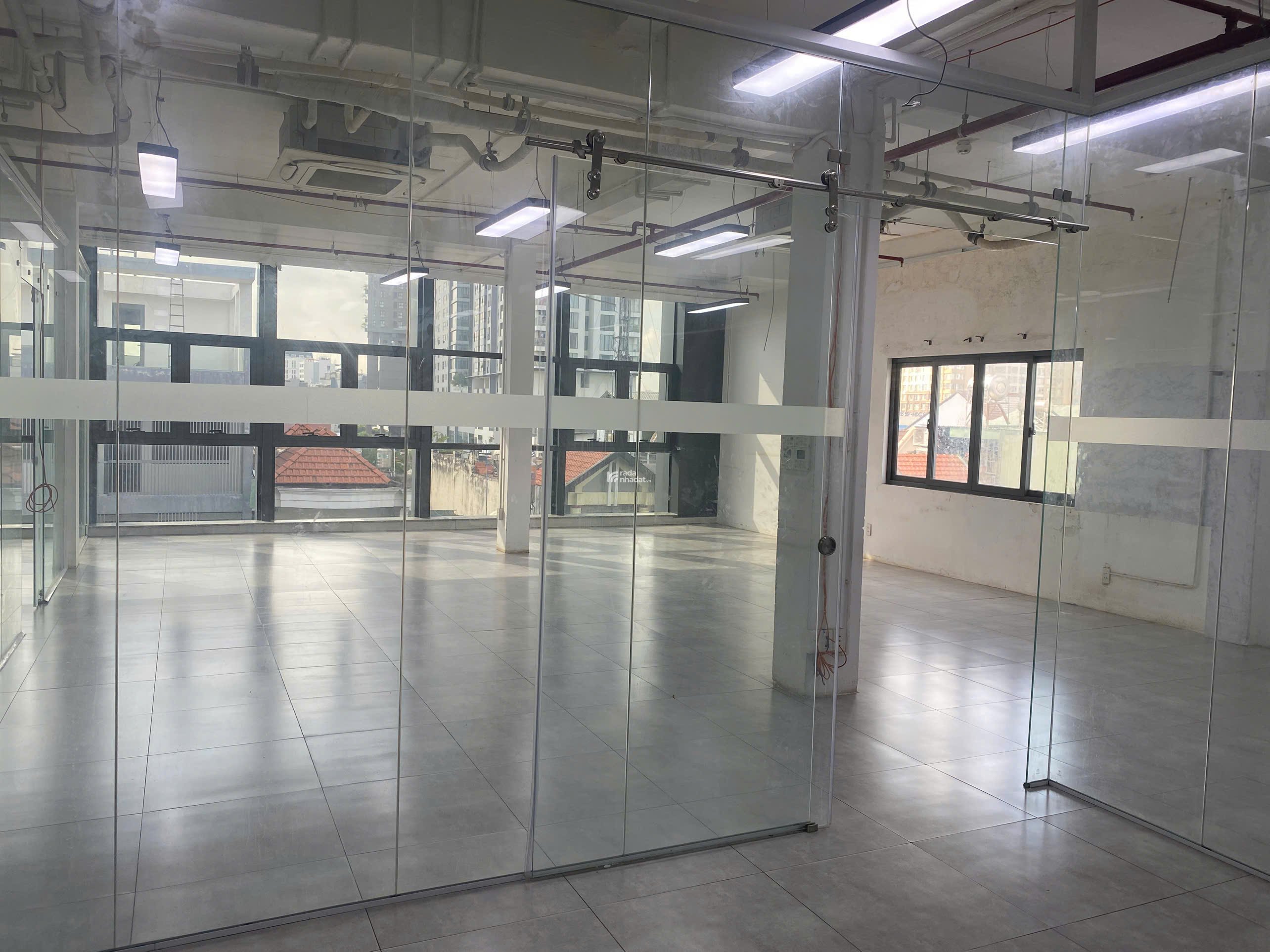 CHO THUÊ NGUYÊN TÒA NHÀ VP NGUYỄN GIA TRÍ, BÌNH THẠNH. 1260M2 7 TẦNG SIÊU RẺ. CHỈ 320TR