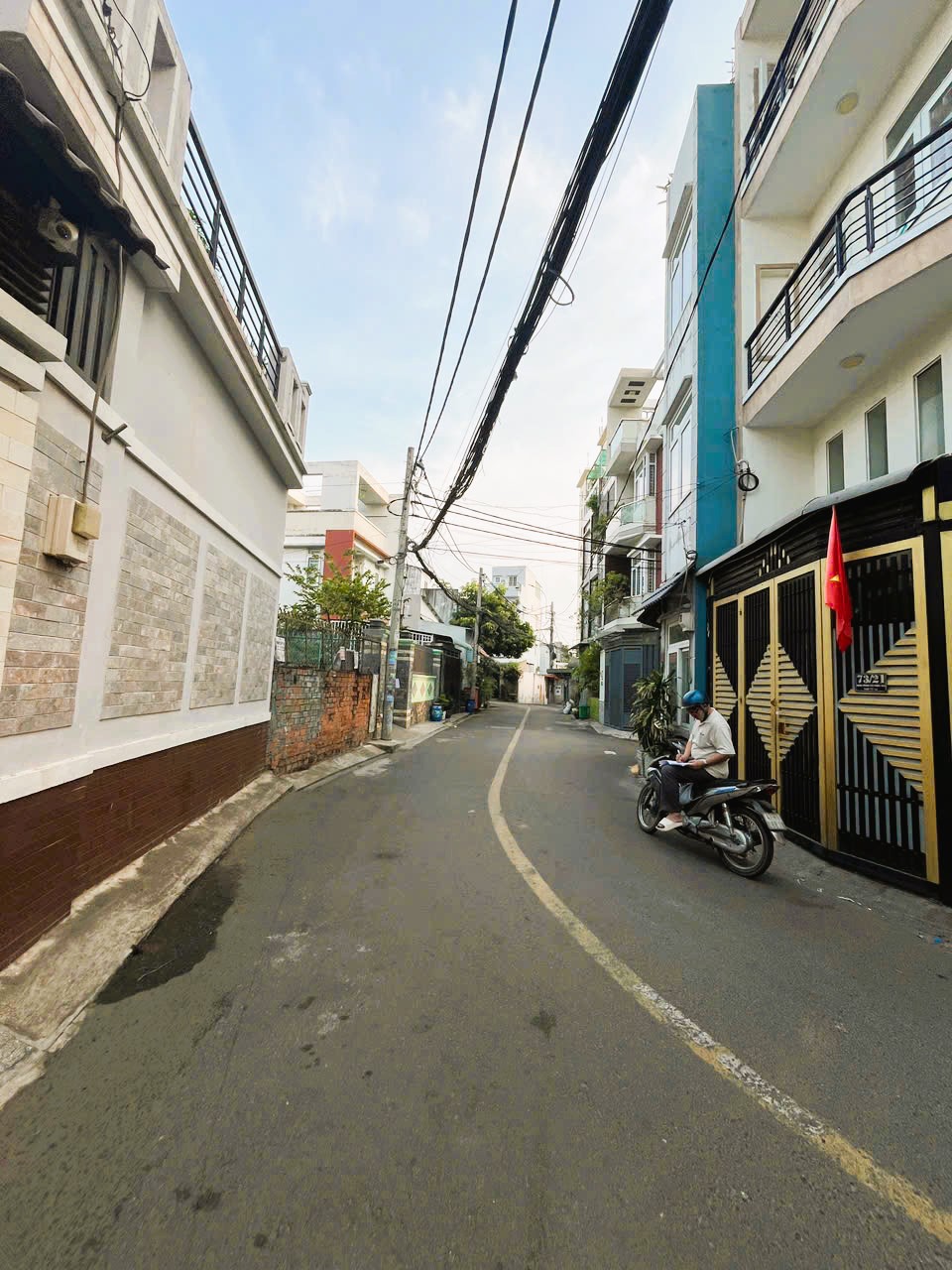 CHÍNH CHỦ GỞI BÁN NHÀ RỘNG HẺM 147 TRUNG TÂM HIỆP PHÚ, 123M2, Ô TÔ NGỦ SÂN, 8.x TỶ 