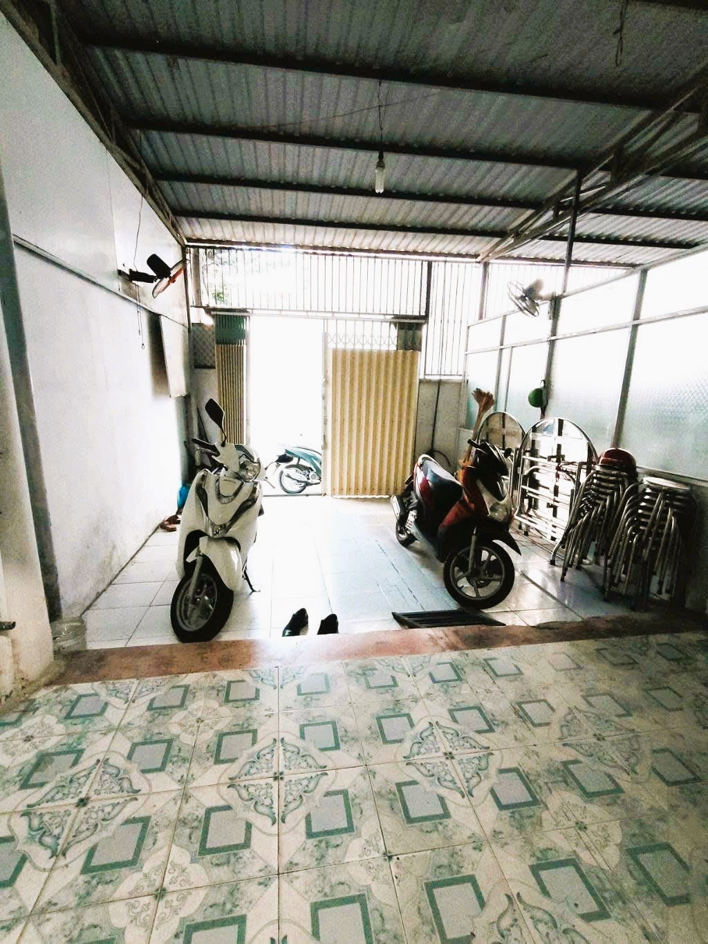 CHÍNH CHỦ GỞI BÁN NHÀ RỘNG HẺM 147 TRUNG TÂM HIỆP PHÚ, 123M2, Ô TÔ NGỦ SÂN, 8.x TỶ 