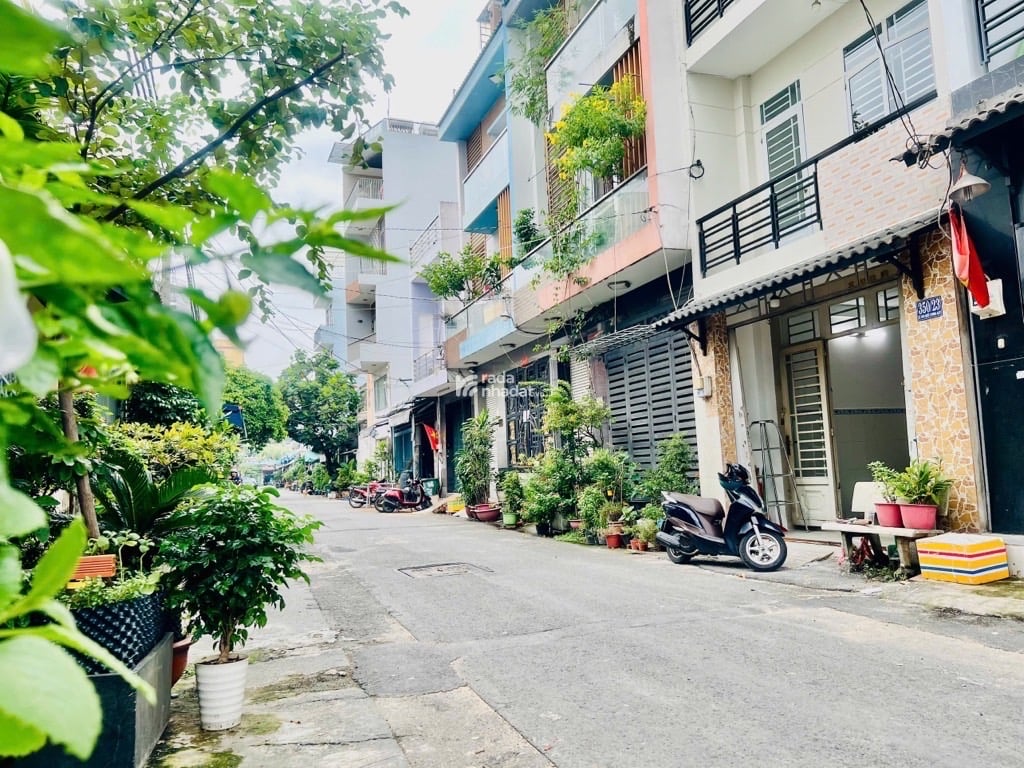 MẶT TIỀN KINH DOANH NGAY LÊ VĂN QUỚI - ĐƯỜNG 8m - 4x10 - 3TẤM - 4PN - CHỈ 6 TỶ HƠN .