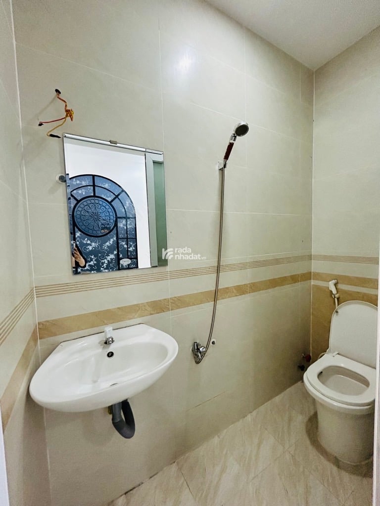 Bán nhà Huỳnh Tấn Phát (ngay cầu Phú Mỹ); 4.7x10m; 2 tầng; 2PN; 3WC; SH hoàn công