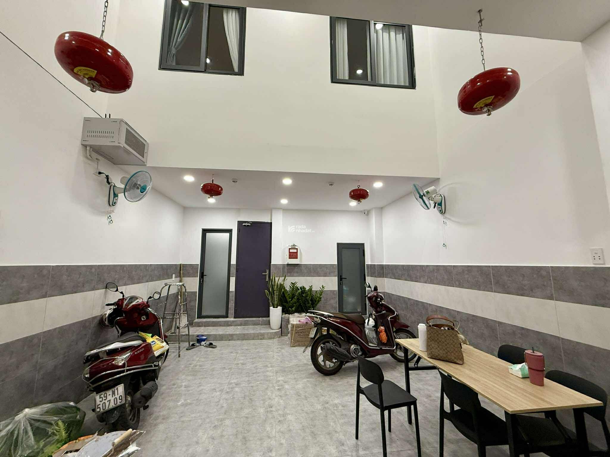 TOÀ CHDV 2MT 89m2 (5.716.8) 15 PHÒNG - DOANH THU 90TR/THÁNG - 18.8 TỶ