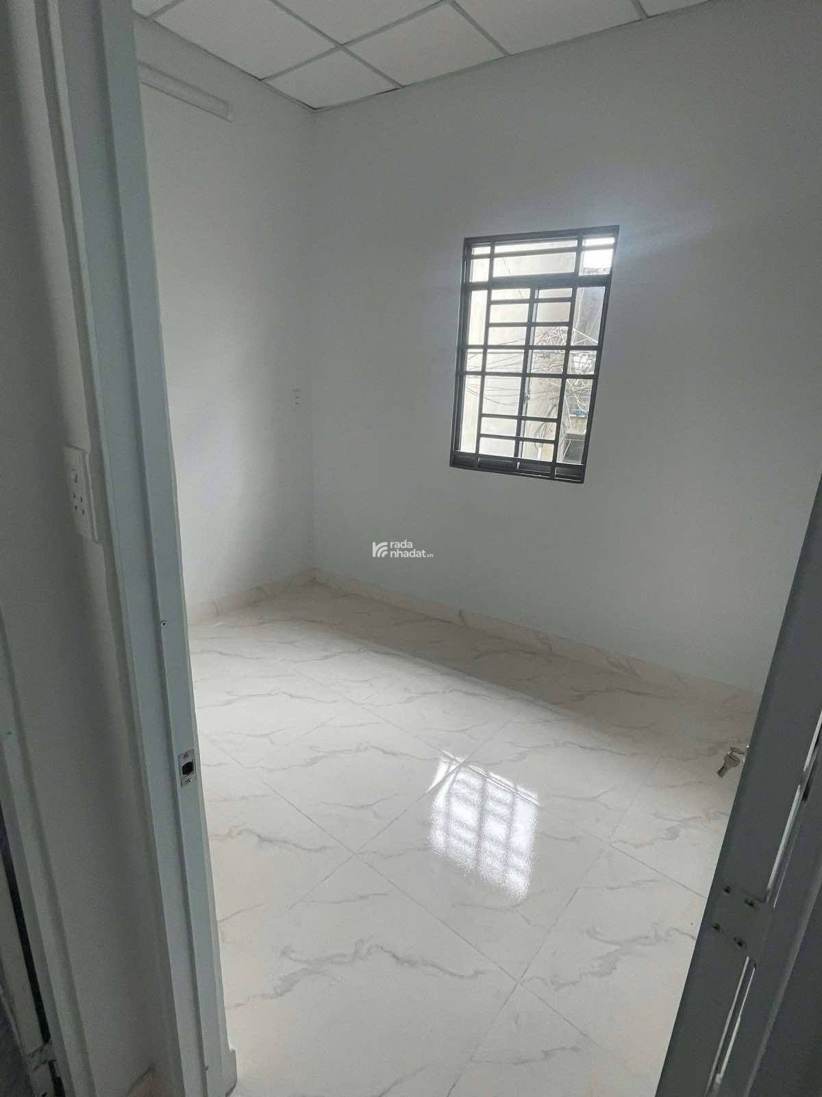CẦN TIỀN GẤP- BÁN CĂN NHÀ MỚI, Ở NGAY ĐƯỜNG HT 13, Q12- CHỈ 1.65 TỶ- 35 M 2, 2 PN- HXH