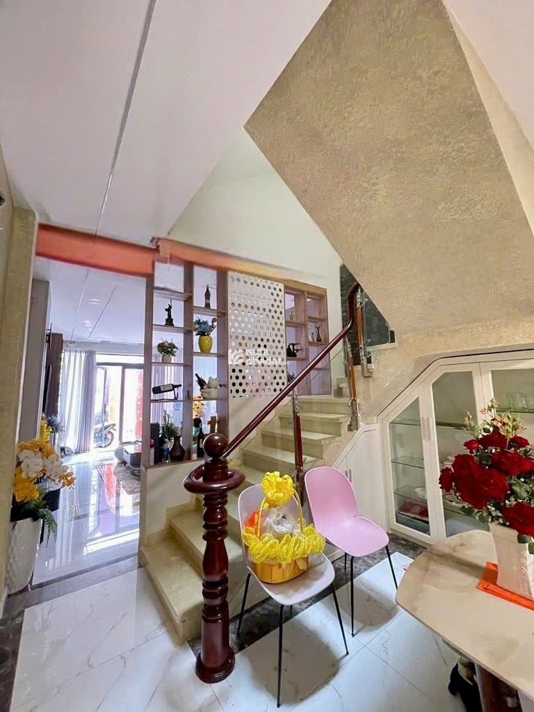 Bán nhà 2T Sân thượng hẻm 5m Tăng Nhơn Phú 4PN 5WC Khu cao ráo