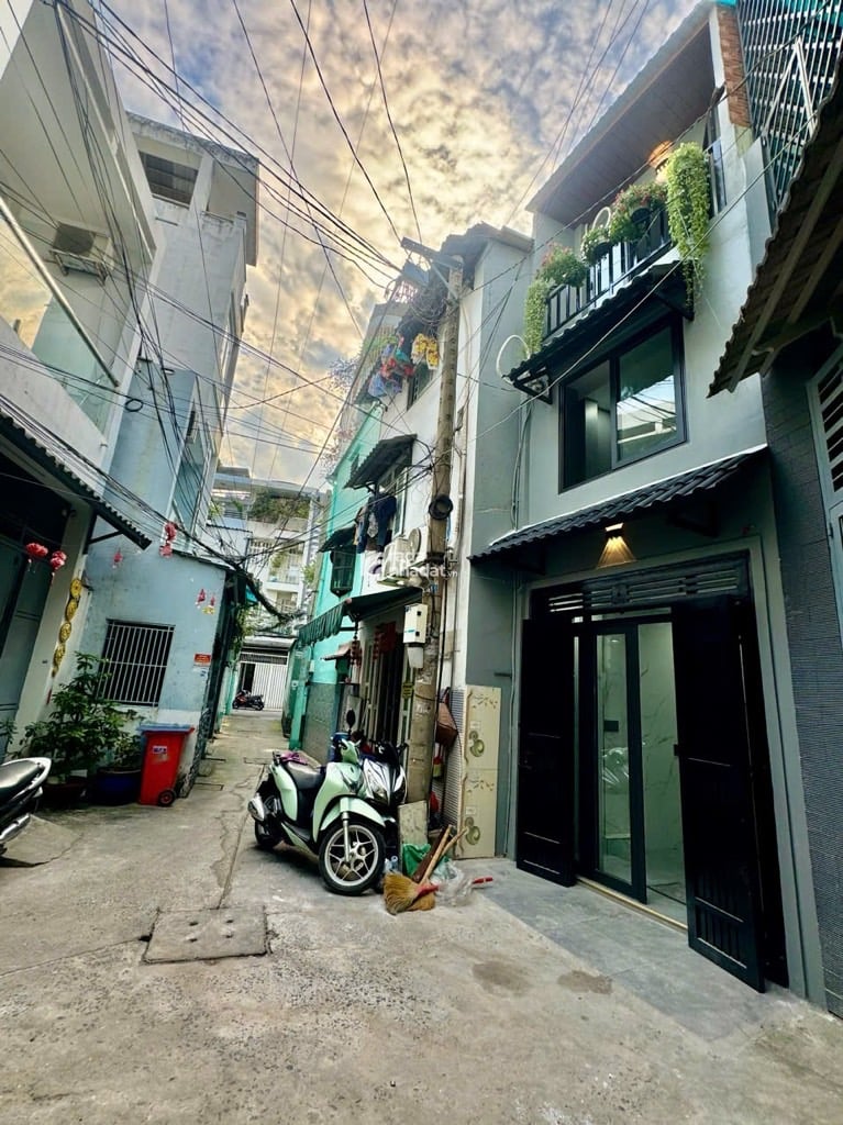 NHỈNH 2TỶ - NHÀ ĐẸP FULL NỘI THẤT Ở NGAY 2 TẦNG 2PN - 23M2 - HẺM BA GÁC 