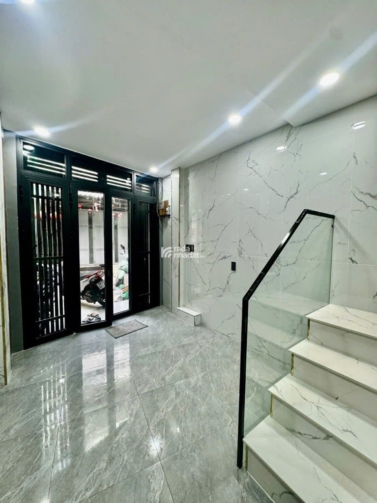 NHỈNH 2TỶ - NHÀ ĐẸP FULL NỘI THẤT Ở NGAY 2 TẦNG 2PN - 23M2 - HẺM BA GÁC 