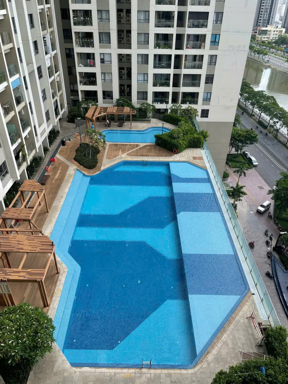 Cần bán gấp căn hộ Xigrand Cuort ,Q.10 , 75m2, 2pn 2wc , Giá 6,8 tỷ , Sổ hồng