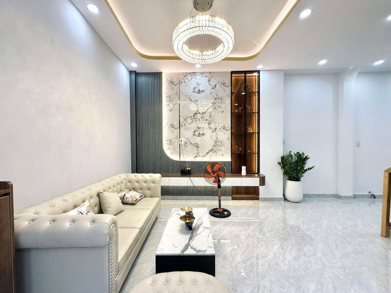 Bán nhà đẹp 42m2 - 4 Tỷ 150 - hẻm oto đường Hoàng Hoa Thám Quận Phú Nhuận - SHR