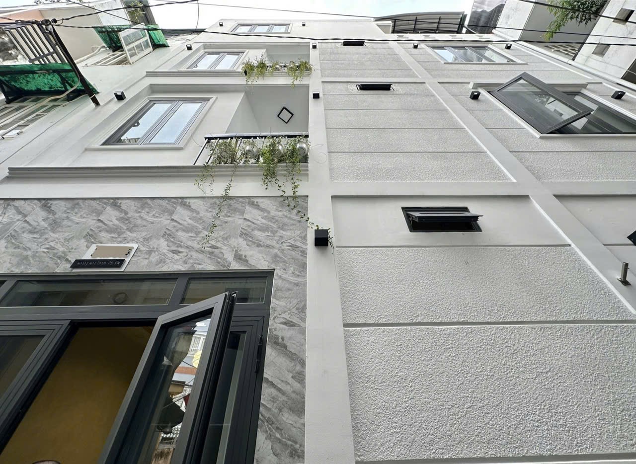 Bán nhà đẹp 42m2 - 4 Tỷ 150 - hẻm oto đường Hoàng Hoa Thám Quận Phú Nhuận - SHR