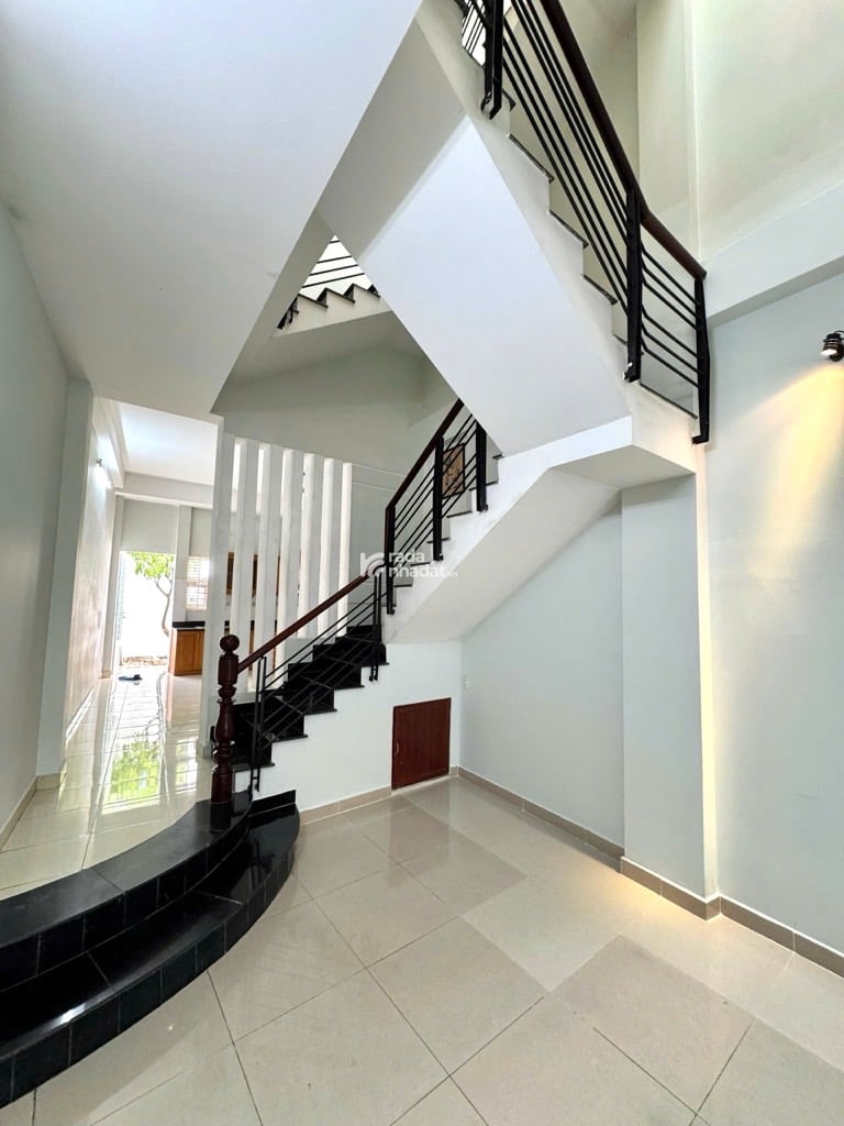 HẺM XE HƠI SÁT VÁCH. HOÀNG HOA THÁM, BÌNH THẠNH, 3 TẦNG MỚI Ở NGAY. GIẢM 550TR CHỈ 11.5T TL