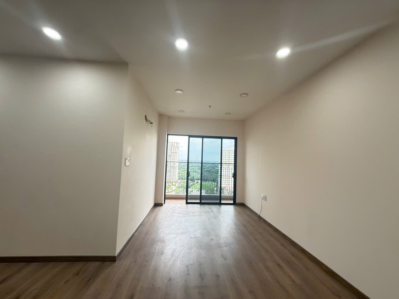 Chung cư 2PN 2WC 70m2 giá rẻ gần Cresent mall, Phú Mỹ Hưng, ban công hướng gió