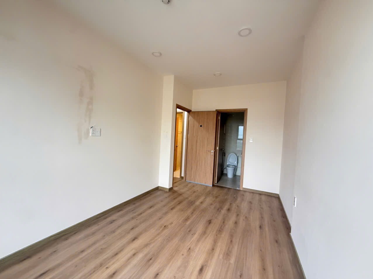 Chung cư 2PN 2WC 70m2 giá rẻ gần Cresent mall, Phú Mỹ Hưng, ban công hướng gió