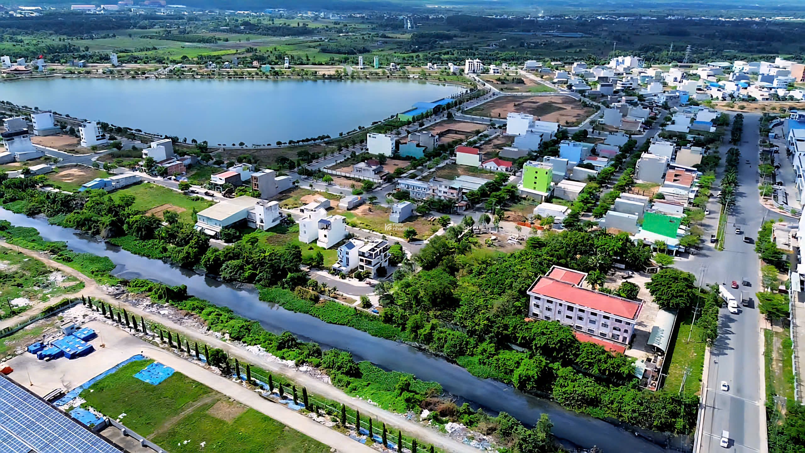 TRÊN CẢ TUYỆT VỜI VỚI LÔ 105M2 VIEW HỒ TẠI KDC TÂN ĐÔ,SHR DÂN CƯ HIỆN HỮU
