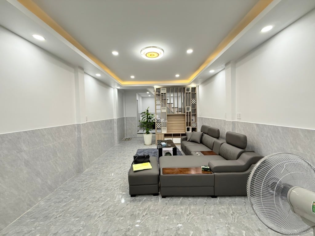 CHÍNH CHỦ GỬI BÁN NHÀ GIÁ RẺ NGAY PHẠM VĂN ĐỒNG - 4x14m Nở hậu L 5m - Giá chỉ Nhỉnh 4 Tỷ Còn Bớt