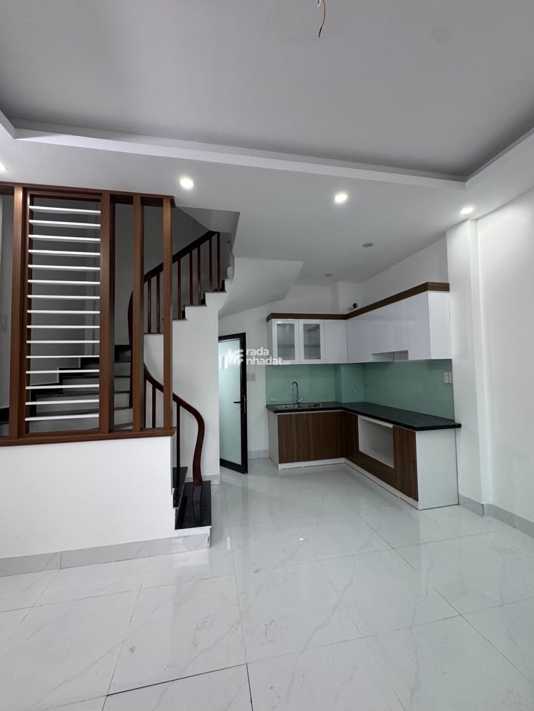 NHÀ ĐẸP 4 TẦNG - TRUNG TÂM CẦU GIẤY - SỔ VUÔNG 40M2 - 8.5 TỶ TRAO TAY