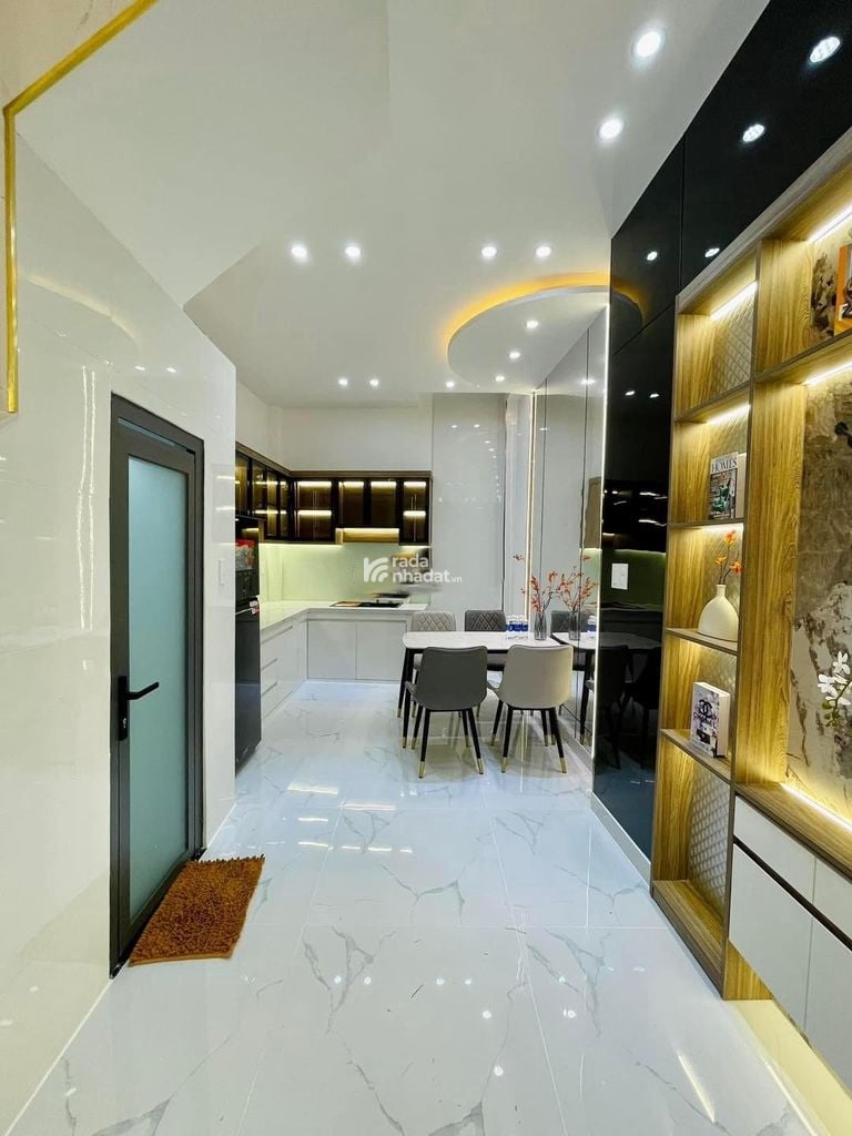 Nhà đang hạ giá Hoàng Hoa Thám, P.6, Q.Bình Thạnh 4,9 tỷ, 1 trệt 2 lầu, tiện ích đầy đủ, sổ riêng