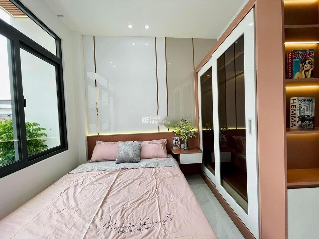 Nhà đang hạ giá Hoàng Hoa Thám, P.6, Q.Bình Thạnh 4,9 tỷ, 1 trệt 2 lầu, tiện ích đầy đủ, sổ riêng