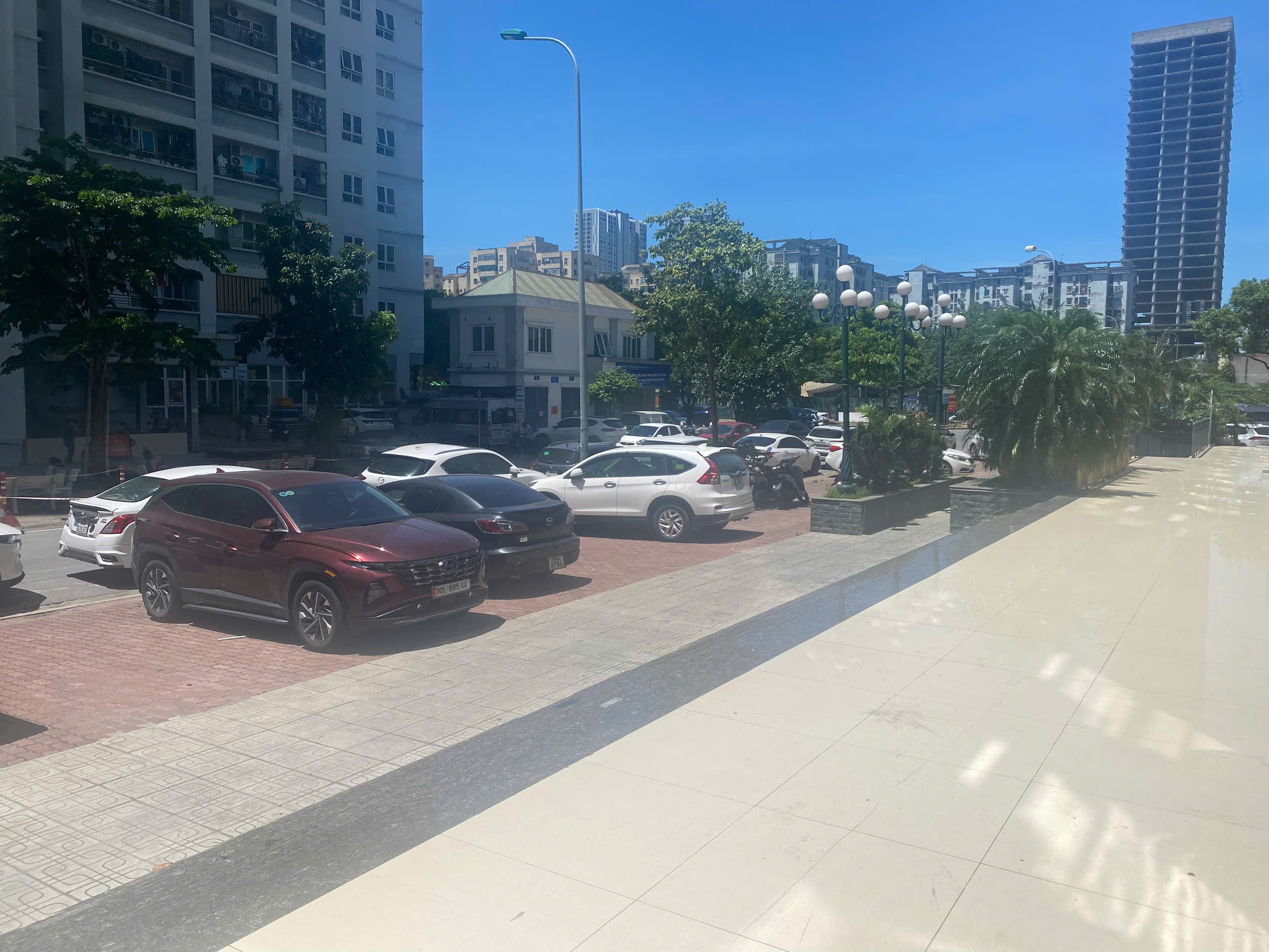 Cho thuê MBKD, Cửa Hàng DT 68m2 chân đế tòa CT1- A10 Nguyễn Chánh, Cầu Giấy, Hà Nội