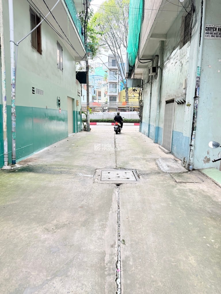 - Vị trí ngay cầu vượt Cây Gõ - sát mặt tiền - giáp Q.5, Q.6, Q.10