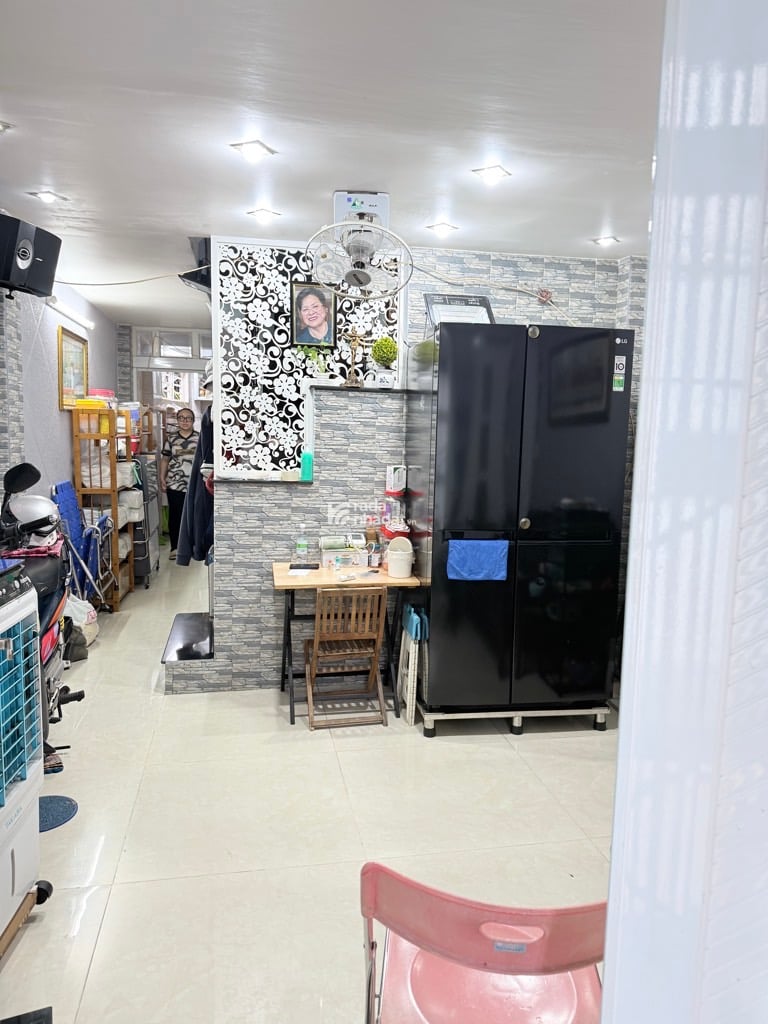 - Vị trí ngay cầu vượt Cây Gõ - sát mặt tiền - giáp Q.5, Q.6, Q.10