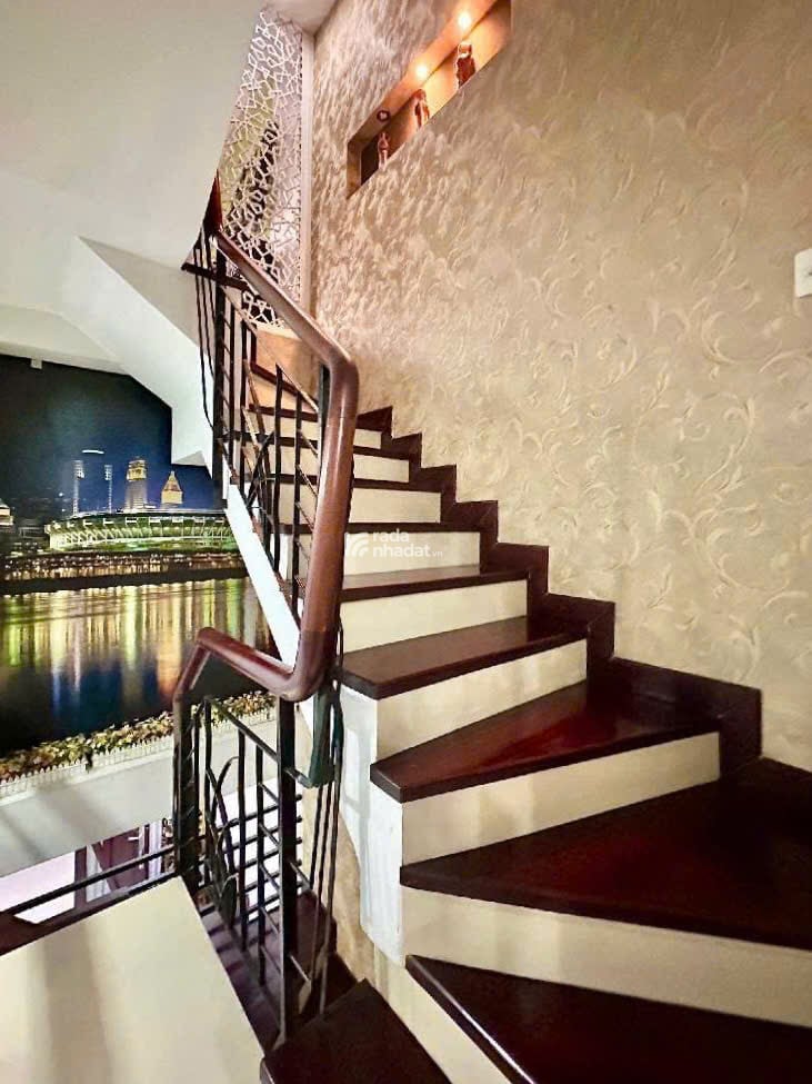 Nhà đẹp ngay Ngã Tư Bảy Hiền - QUẬN TÂN BÌNH -4.3 x 14 m Vuông -5 Tầng -8.5 tỷ