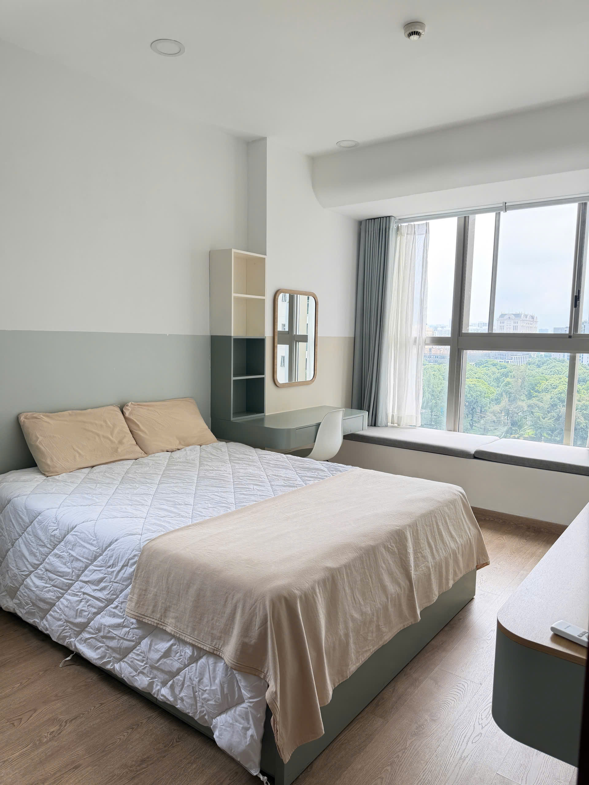 CẦN CHO THUÊ GẤP CĂN HỘ MIDTOWN THE SIGNATURE PHÚ MỸ HƯNG - 2 PHÒNG NGỦ - NHÀ ĐẸP 
