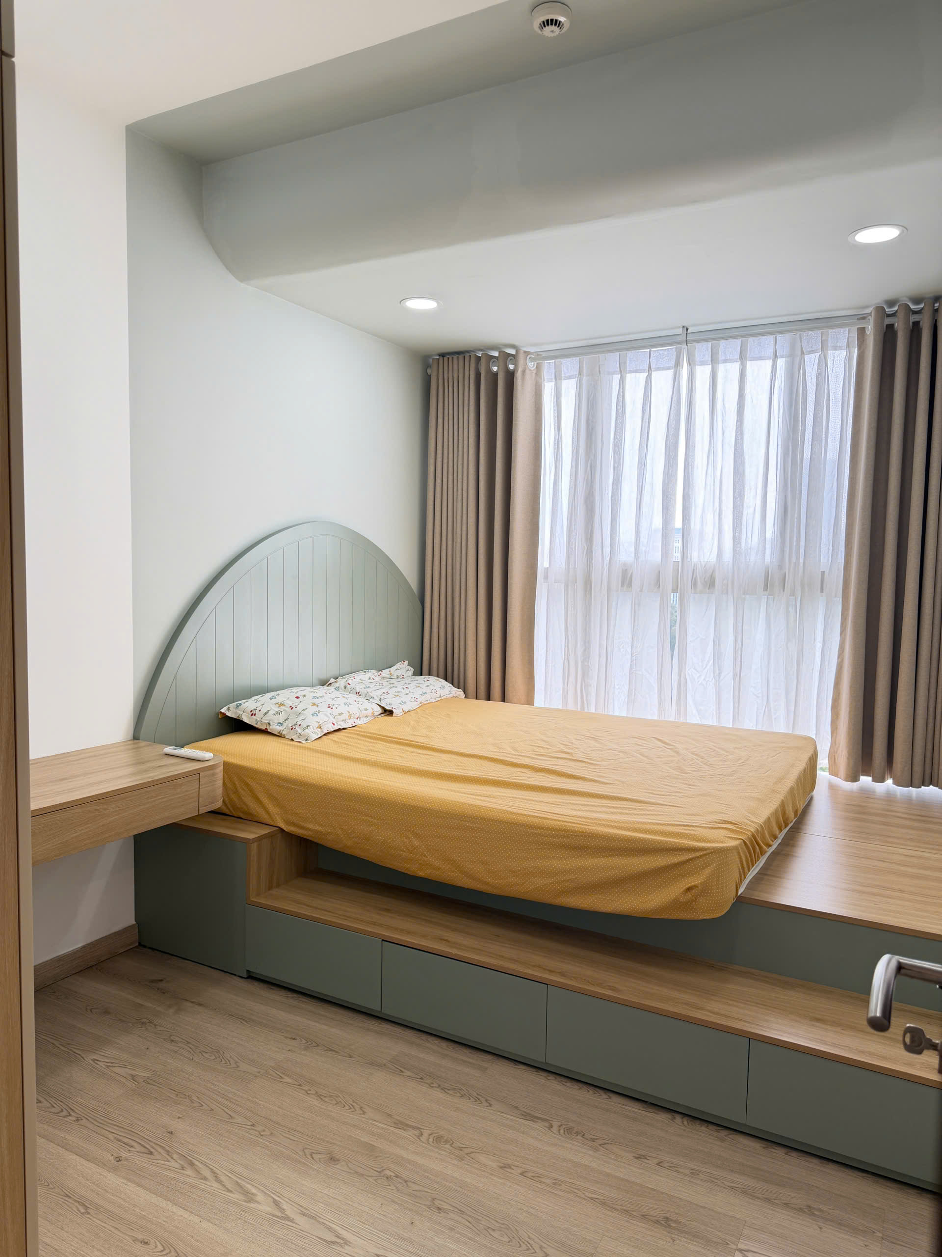CẦN CHO THUÊ GẤP CĂN HỘ MIDTOWN THE SIGNATURE PHÚ MỸ HƯNG - 2 PHÒNG NGỦ - NHÀ ĐẸP 
