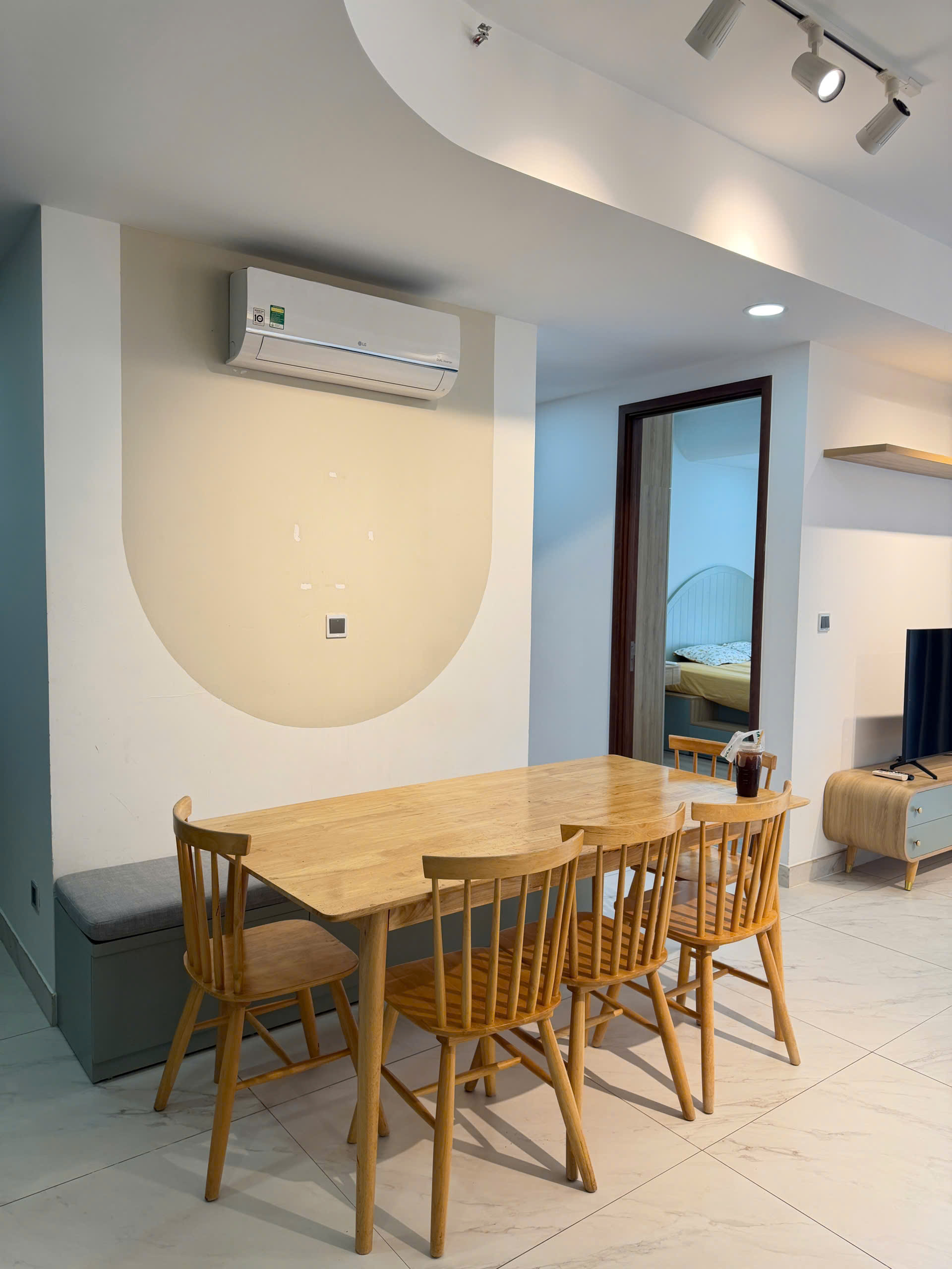 CẦN CHO THUÊ GẤP CĂN HỘ MIDTOWN THE SIGNATURE PHÚ MỸ HƯNG - 2 PHÒNG NGỦ - NHÀ ĐẸP 