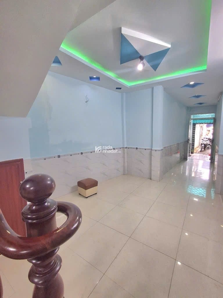 Bán nhà / ngắn Trương Công Định -Tân Bình  DT :41M2. 2 tầng  3.4 15  Giá 3.65 tỷ TL    HXH ĐỔ CỬA 