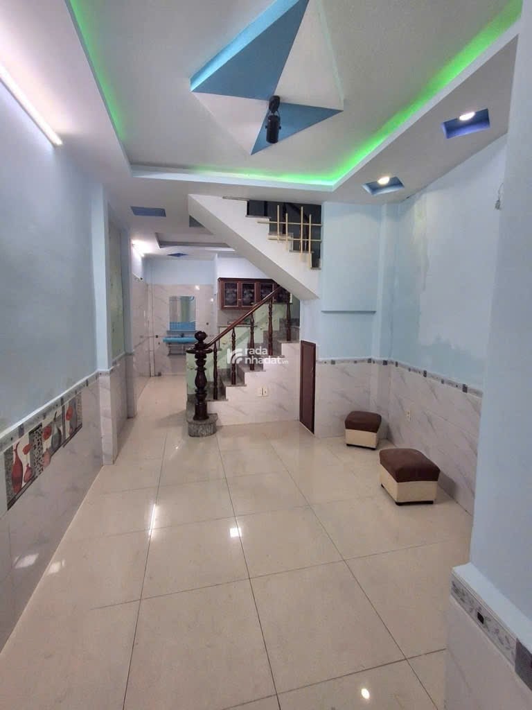 Bán nhà / ngắn Trương Công Định -Tân Bình  DT :41M2. 2 tầng  3.4 15  Giá 3.65 tỷ TL    HXH ĐỔ CỬA 