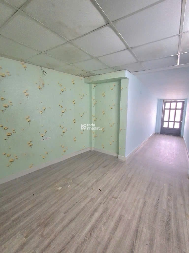 Bán nhà / ngắn Trương Công Định -Tân Bình  DT :41M2. 2 tầng  3.4 15  Giá 3.65 tỷ TL    HXH ĐỔ CỬA 