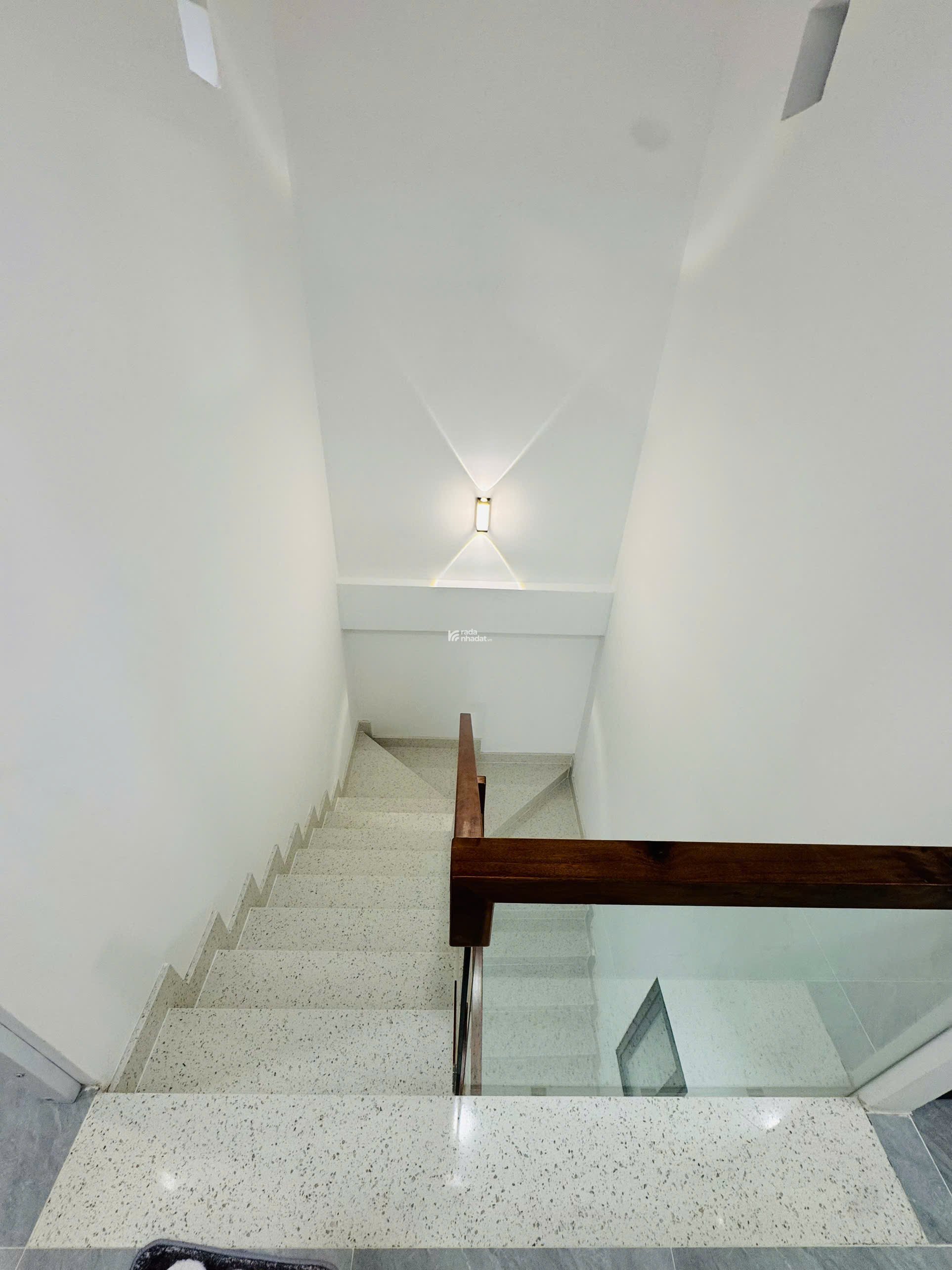  VĨNH VIỄN QUẬN 10 -9.6 TỶ - BÁN NHÀ MỚI 100%- 5 TẦNG CÁCH MẶT TIỀN CHỈ 10M 