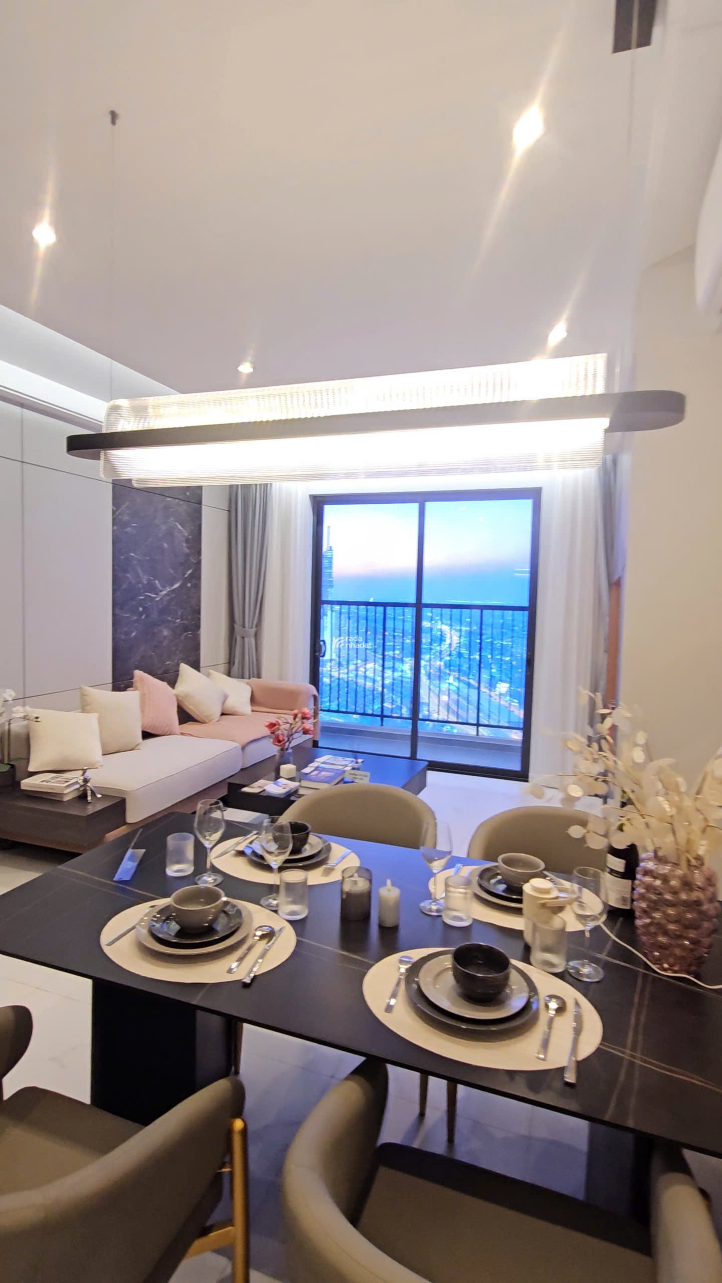 HOT!! CĂN HỘ CAO CẤP 2PN 50M2 BÀN GIAO ĐỦ NỘI THẤT TRẺ TRUNG, HIỆN ĐẠI