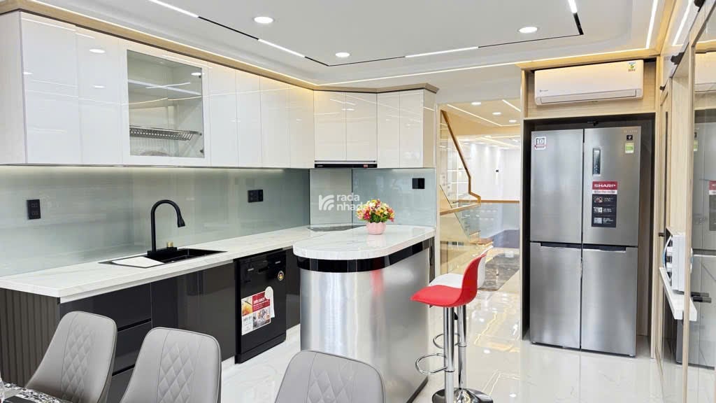 Nhà mới xây 6 tầng thang máy Hẻm 8m thông Lê Đức Thọ P15 Gò Vấp 4x22m Giá 15.2 Tỷ