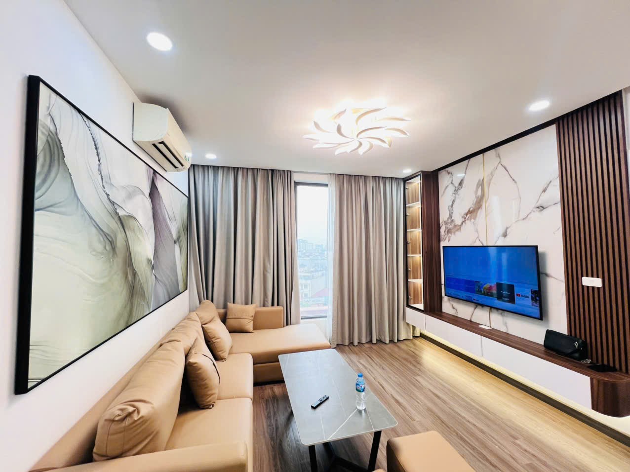 Bán chung cư Eco Green 85m2 3pn,2wc 6.868 tỷ đẹp nhất Nguyễn Xiển nhà có bán công