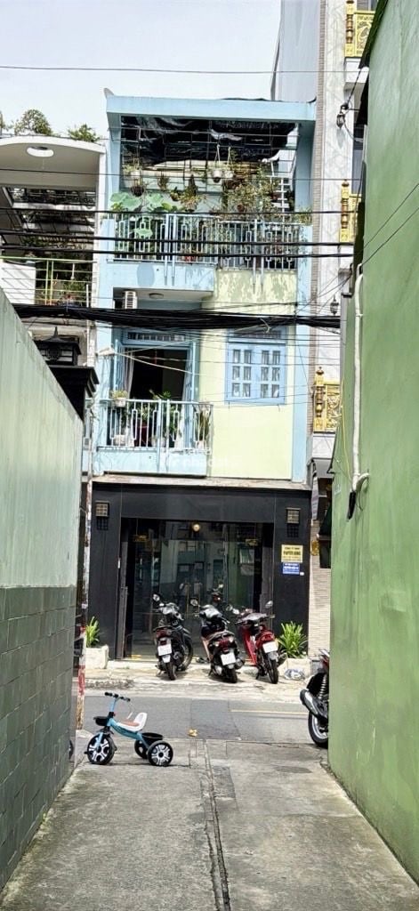 dt 3 x 10 đúc lửng đẹp kiên cố Kế bên siêu thị Aeon Mail  -Gần chợ  , nhà thờ , Trường học 