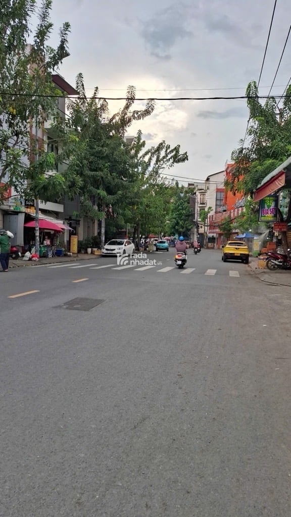 Bán nhà mặt tiền gần trường chinh nguyễn phúc chu